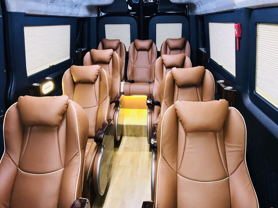Hyundai Solati độ thành limousine 11 chỗ