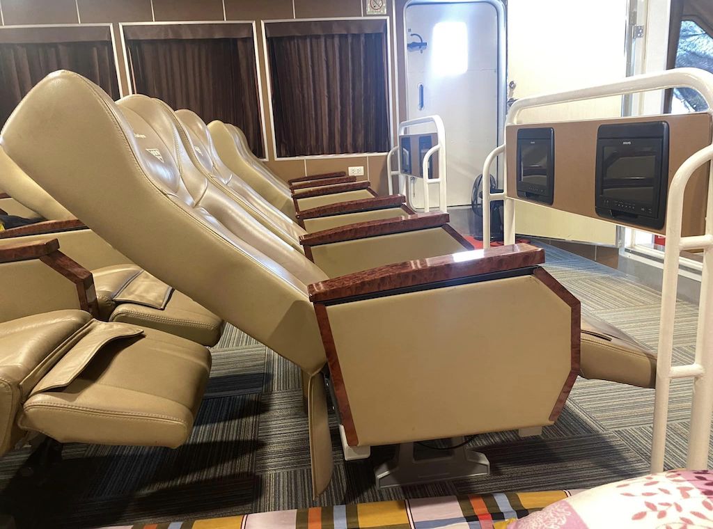 Chọn chỗ ngồi khoang giữa tàu