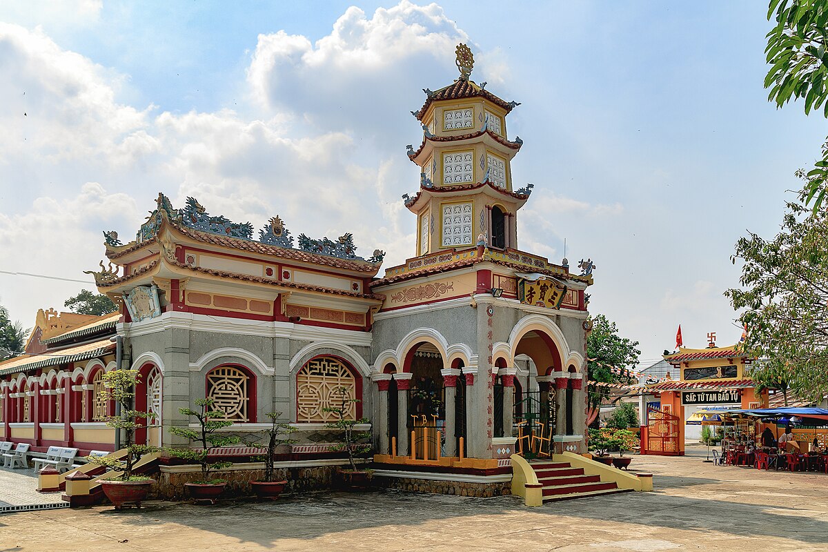 Ch&ugrave;a Tam Bảo